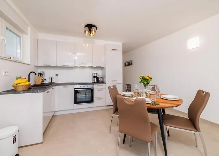 Schmidt Mali شقة *