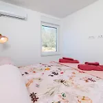 Schmidt Mali Apartment