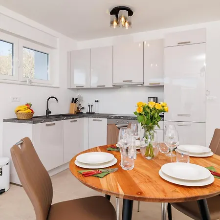 Schmidt Mali Apartament Dramalj